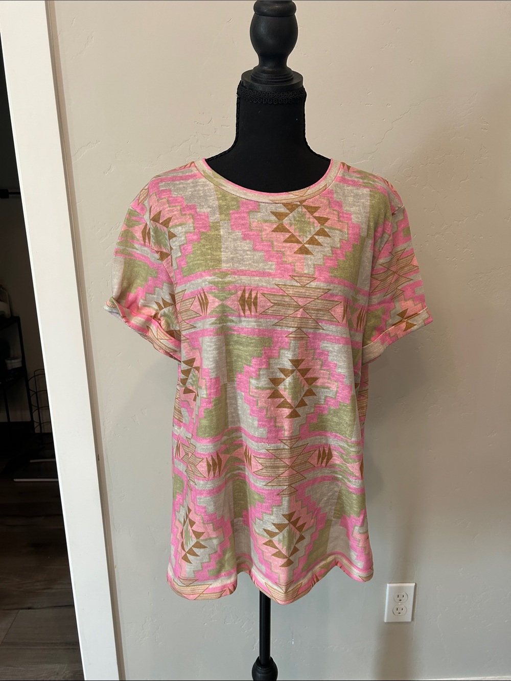 Women's Aztec Short Sleeve Crewneck Top in Pink and Olive XL
